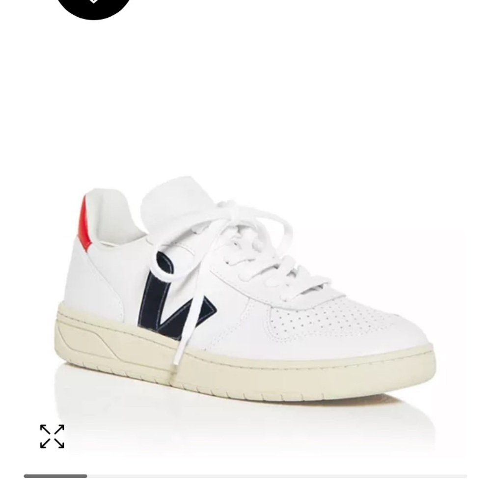 Veja V-10 Low Top Sneakers (size 38/ 7.5)